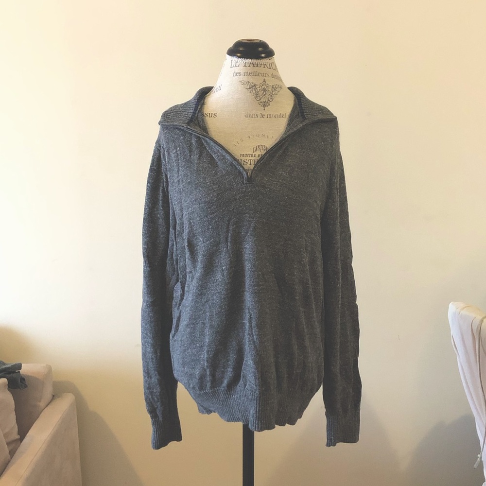Gray Men's GAP sweater